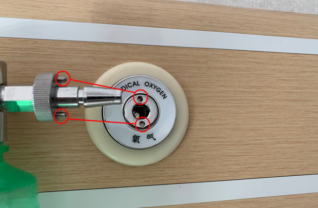 病房吸氧裝置氧氣濕化瓶插入方法 醫(yī)院病房氧氣濕化瓶插拔方式3.jpg
