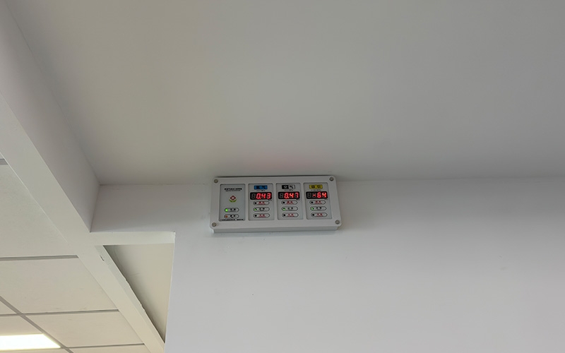 醫(yī)用氣體壓力監(jiān)測(cè)報(bào)警箱的設(shè)計(jì)及其在醫(yī)院中心供氧系統(tǒng)中的作用